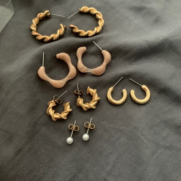 Trendy vintage style earrings bundle - Picture 1 of 1